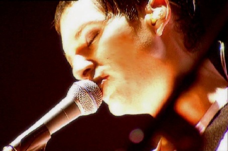 Brian Molko, chanteur, compositeur, musicien de Placebo. 